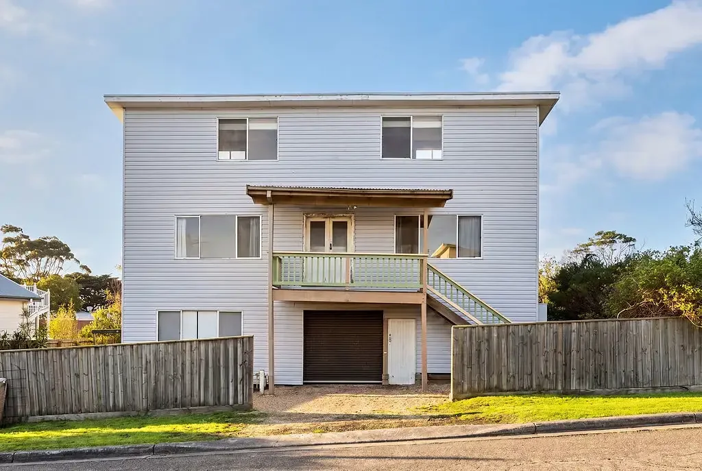 Spacious Dual-Living Home with Endless Possibilities
