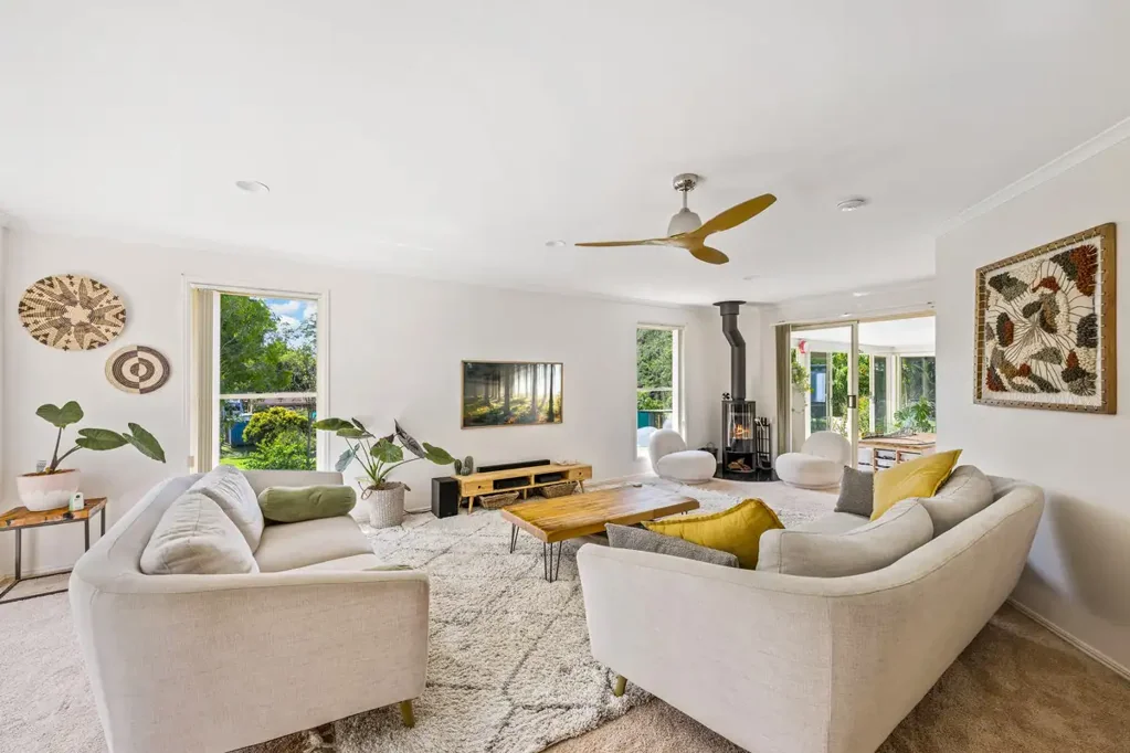 Mooloolah Valley 4 Bedroom Family Living on 1 Acre with 3-Bay Shed