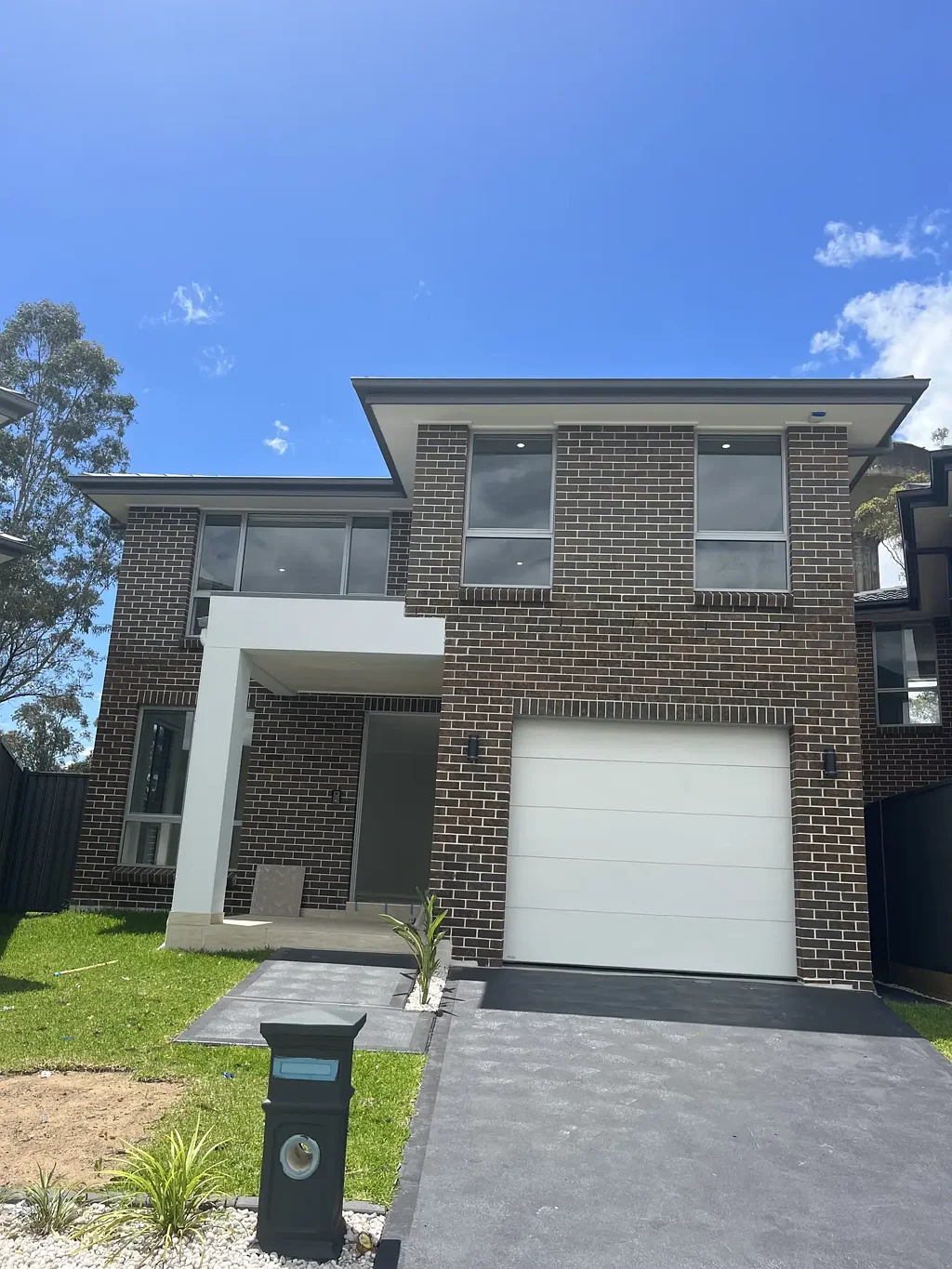 Colebee 4ਬੈੱਡਰੂਮ Ready to move in Luxury home with 4/5 Bedrooms ( Full 3 Bath + Double Garage )