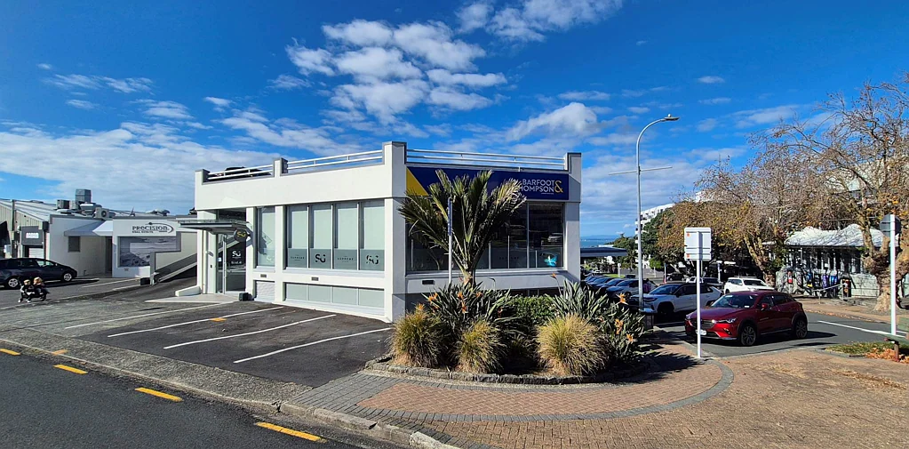 Takapuna STUNNING SEA SIDE OFFICE