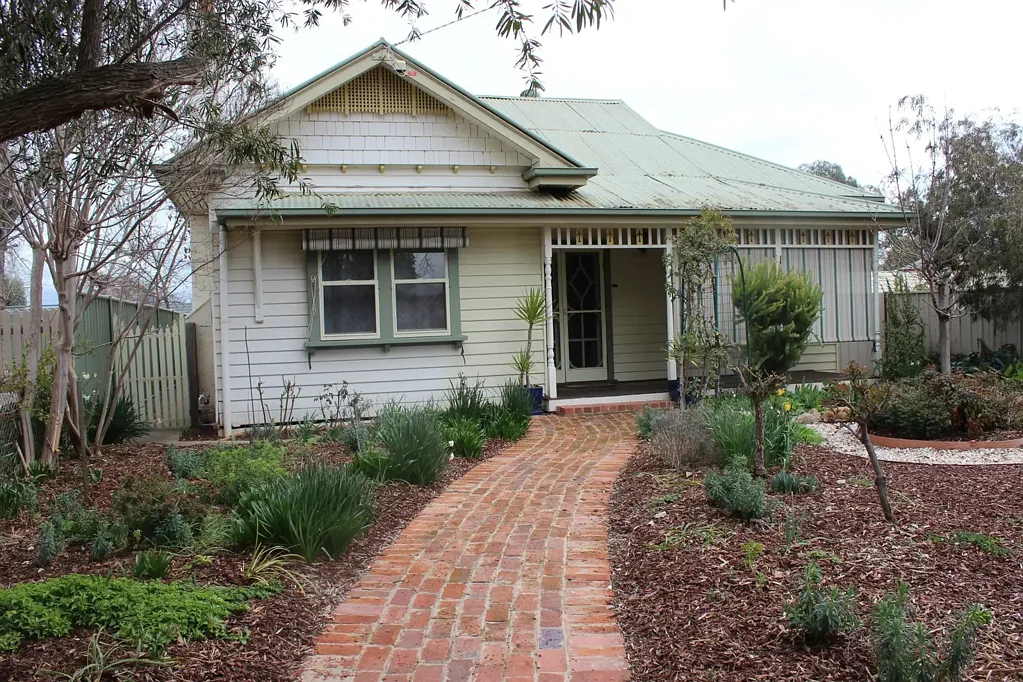 Benalla 4 Bedroom Charming Edwardian Period Home on Charles!                         1053SM