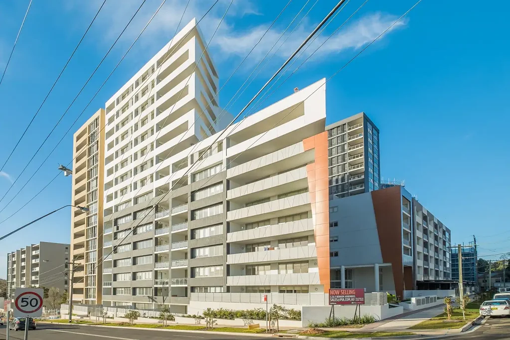 Carlingford 两卧室新装公寓 88平米宽敞空间 现代厨房岛台 安全社区车位 阳台朝东采光佳 社区游泳池 Spacious unit, great location