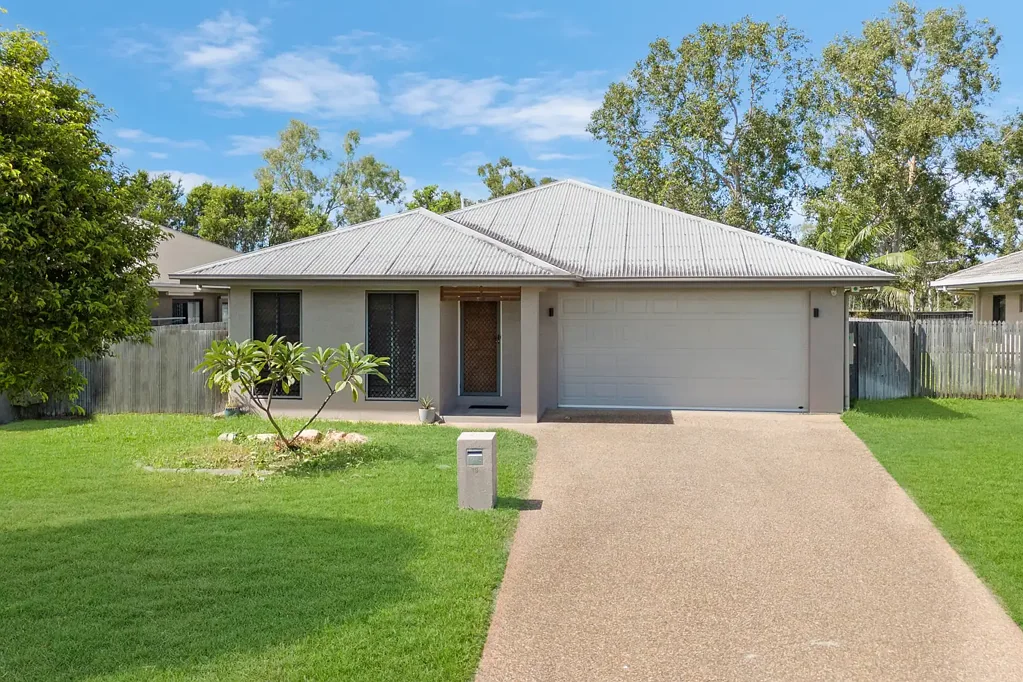 Modern Family Living with Theatre Room, Solar & No Rear Neighbours