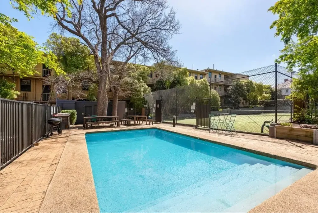 Impressive 1 bedroom ground floor apartment set in a leafy resort style setting