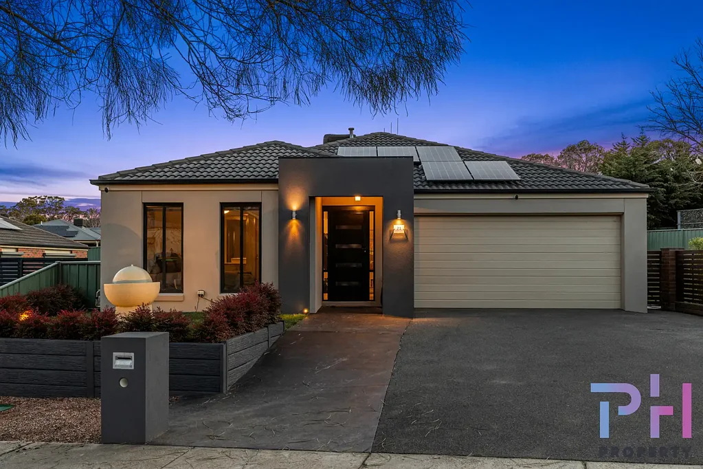 Kangaroo Flat 3ਬੈੱਡਰੂਮ CONTEMPORARY LIVING WITH PRIVATE INGROUND HEATED POOL