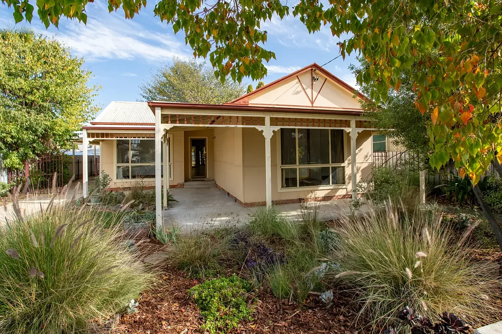 North Albury 4ਬੈੱਡਰੂਮ Character, Space & Convenience