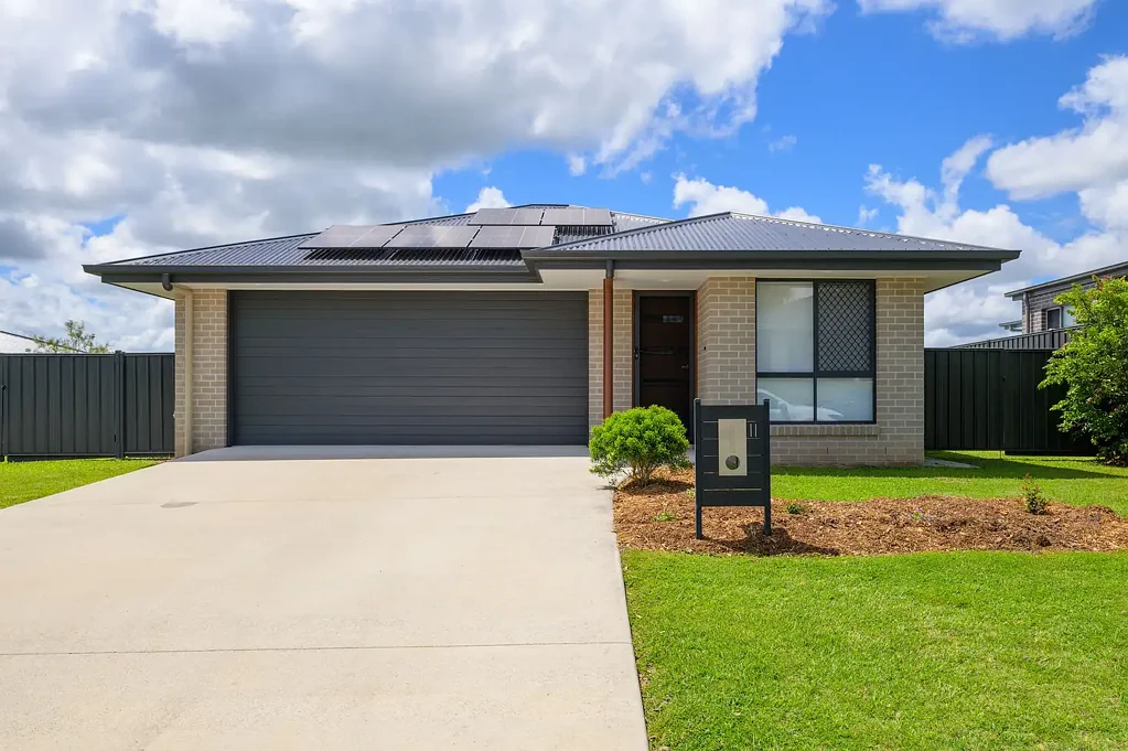 11 Excalibur Crescent, Southside, QLD 4570