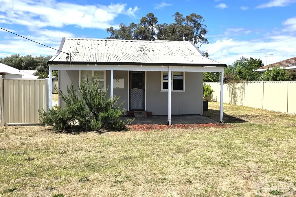 CHARMING REFRESHED COTTAGE IN THE HEART OF MANDURAH