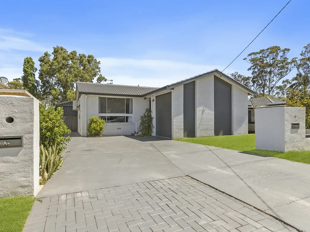 20 & 20A Black Swan Street, Berkeley Vale, NSW 2261