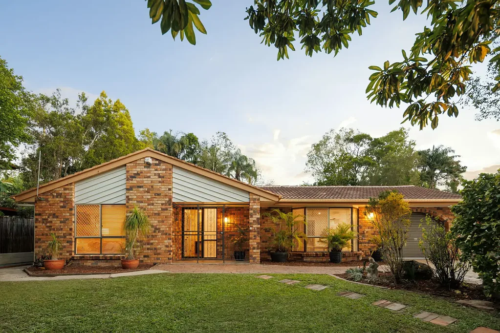 26 Wyndarra Street, Kenmore, QLD 4069