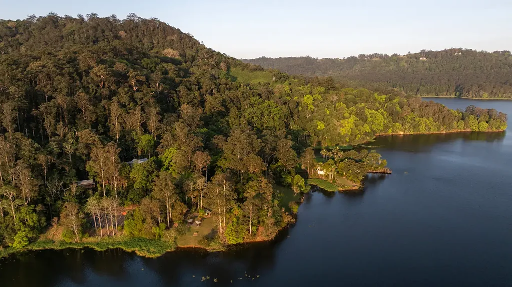 North Maleny 18 Bedroom Secrets on the Lake