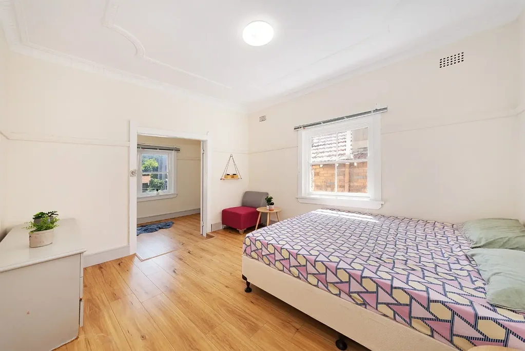 Fully furnished 3 bedroom + sunroom and parking