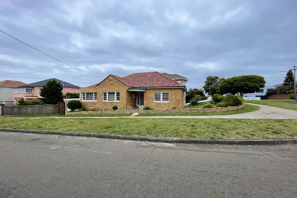Spacious Family Home with Expansive Backyard - Partly Furnished or Unfurnished