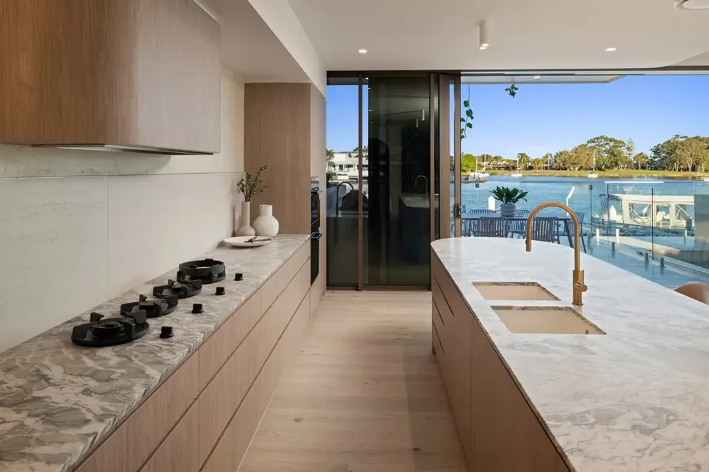 Mooloolaba 4Zimmer SOPHISTICATED RIVERFRONT LIVING IN MOOLOOLABA’S BEST POSITION!