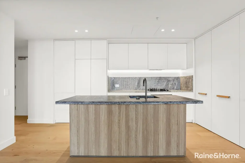 Modern Two-Bedroom Apartment in Heart of Inner-West