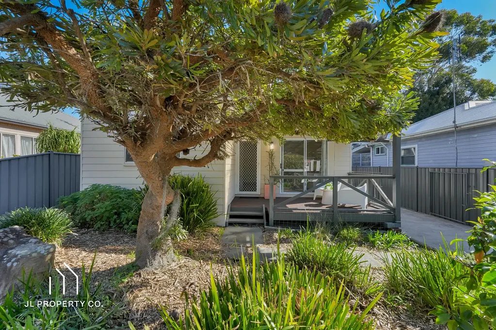 Ettalong Beach 3 Slaapkamer Hidden Gem with Valuable Rear Lane Access