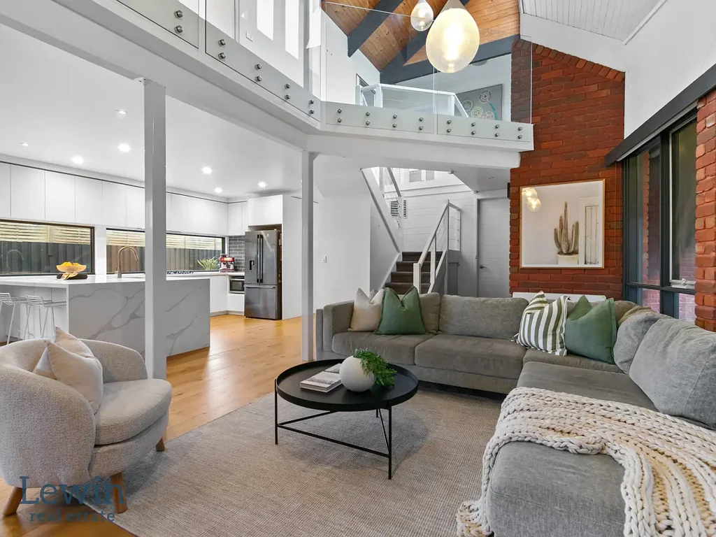 Mentone 4房 地理位置优越的带泳池家庭住宅 Brilliantly Located Family Living with Pool