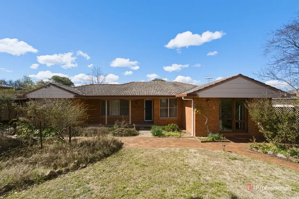 SPACIOUS FAMILY HOME IN SOUGHT-AFTER NORTH HILL LOCATION