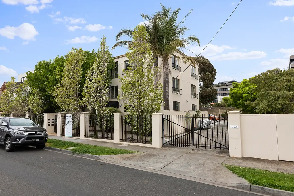 DYNAMIC LIVING IN GREAT LOCATION