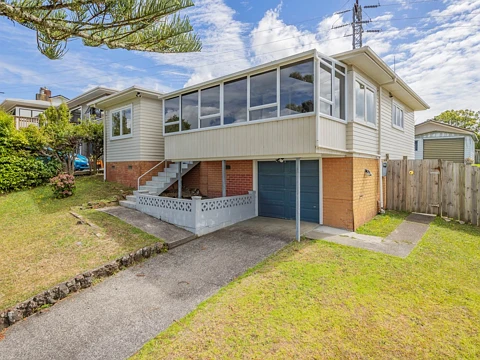 10 Camelot Place, Glenfield, North Shore City