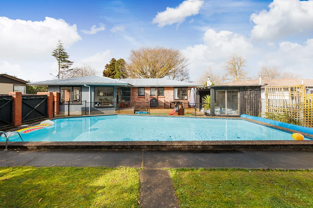 Feilding 4chambre From Winter Warmth to Summer Fun!