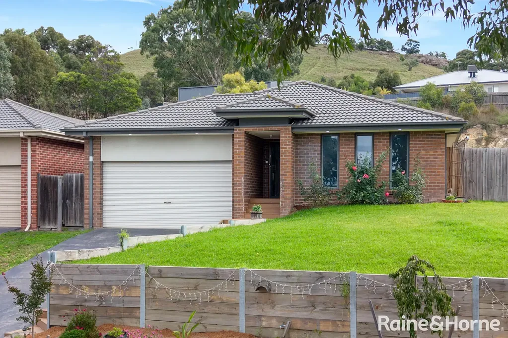 144 Phillip Drive, Sunbury, VIC 3429