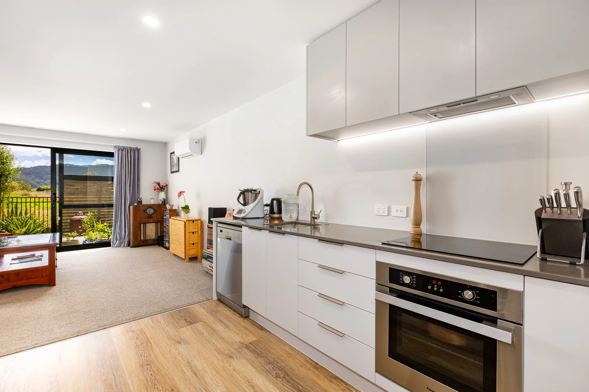 Wainuiomata 2બેડરૂમ Modern Comfort, Prime Convenience