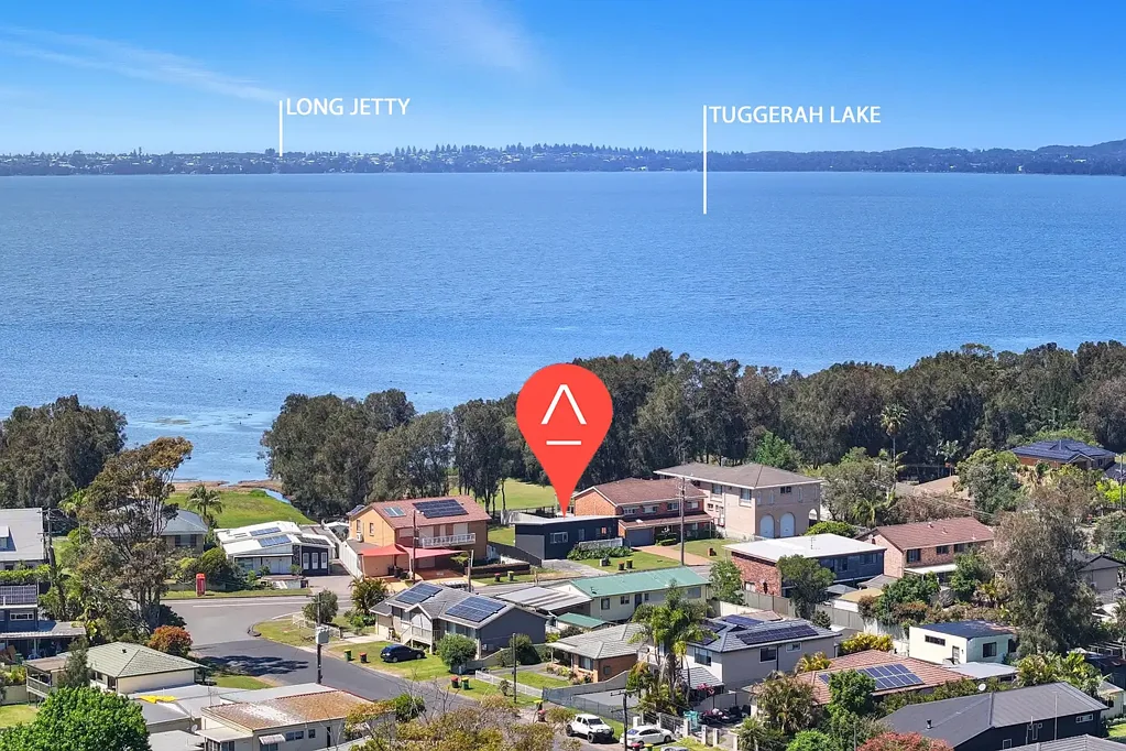 Berkeley Vale 3બેડરૂમ Cute and modern lake front home with ongoing potential