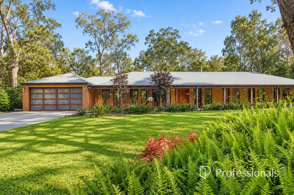 Leschenault 4房  A Grand Family Retreat with Premium Features Throughout