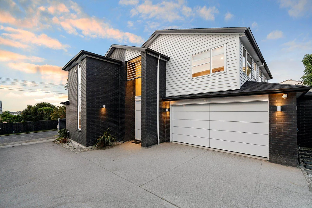 Blockhouse Bay 4房  Architectural Luxury on a Rare Scale