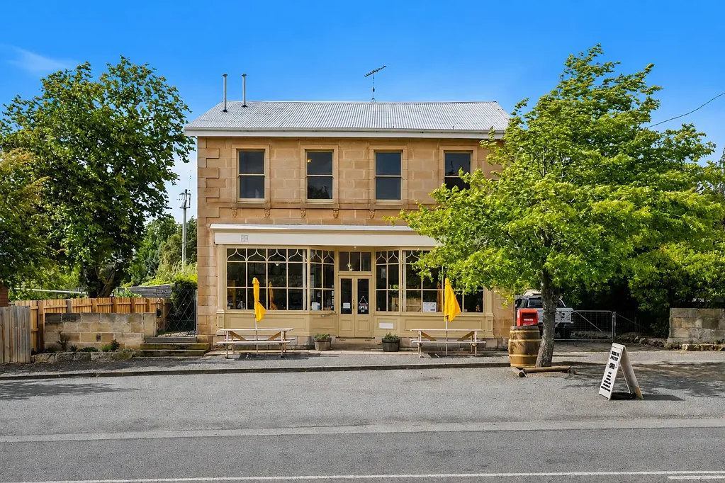 Bothwell 2房  Historic Bothwell Gem!