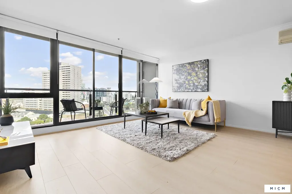 Southbank 2房 阳光普照的角落娱乐空间，坐拥壮丽景色 Sun-Drenched Corner Entertainer with Commanding Views