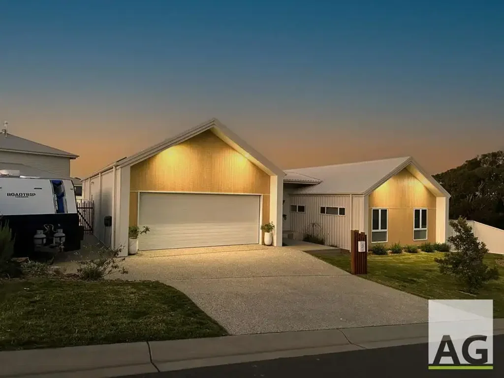 Diamond Beach 4 Bedroom MASTER BUILT LUXURY HOUSE BY THE BEACH