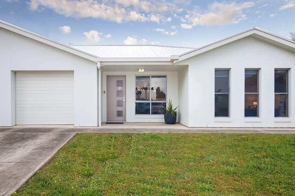 Mount Gambier 3房  Modern Townhouse with Supreme Location Convenience