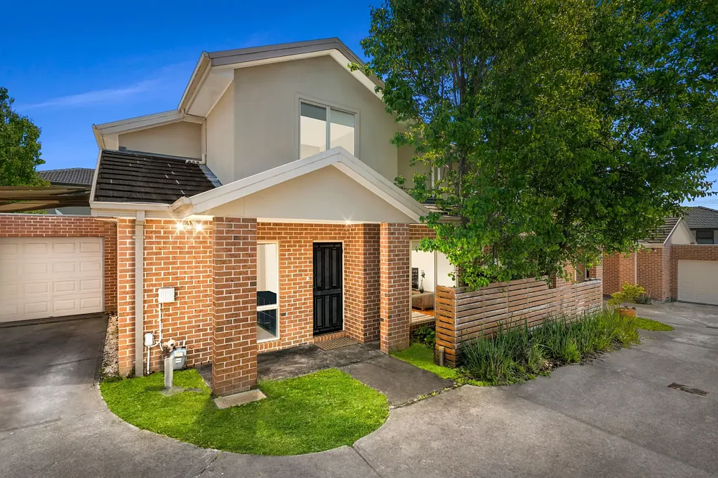 MODERN & SPACIOUS LOW MAINTENANCE LIFESTYLE LIVING