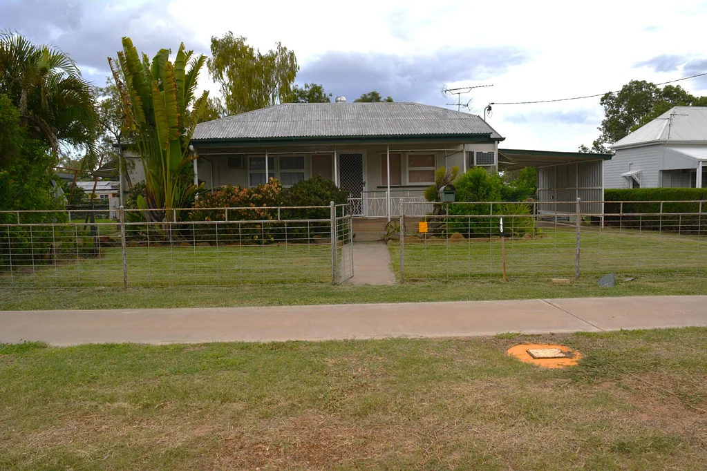Blackall 4房  Spacious Family Living in a Convenient Location