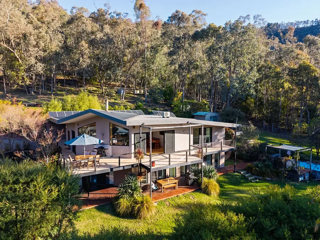 Bright 5 Bedroom A Private Hillside Haven
