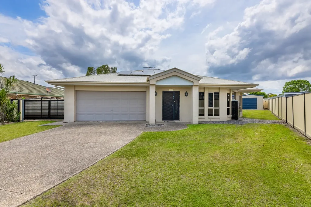 Caboolture 4कमरा Spacious Family Home with Opportunity to Add Value