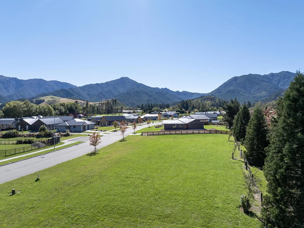 Hanmer Springs Rare large section in Chatterton River Estate
