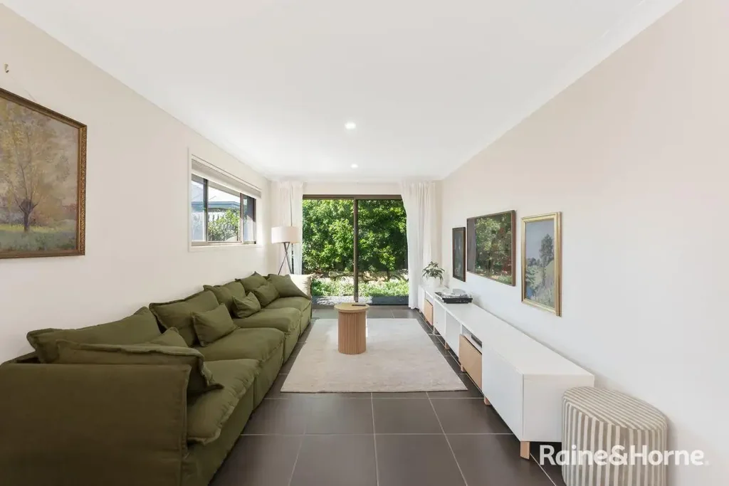 Modern Family Living in the Heart of Pimpama