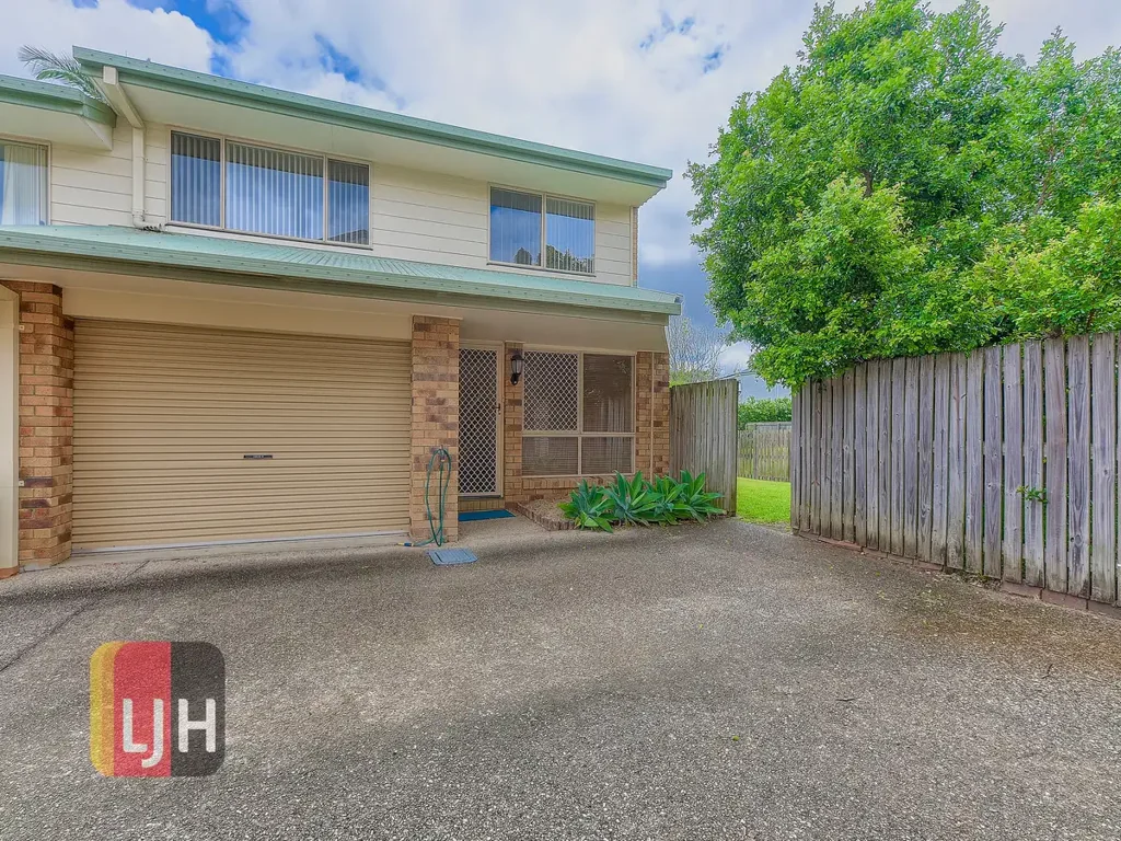 SPACIOUS, 3 BEDROOM TOWNHOUSE!