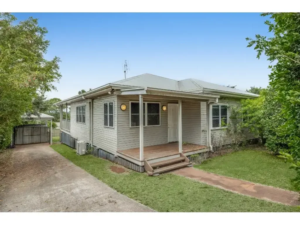 Spacious Living in a Sought-After Mount Lofty Pocket