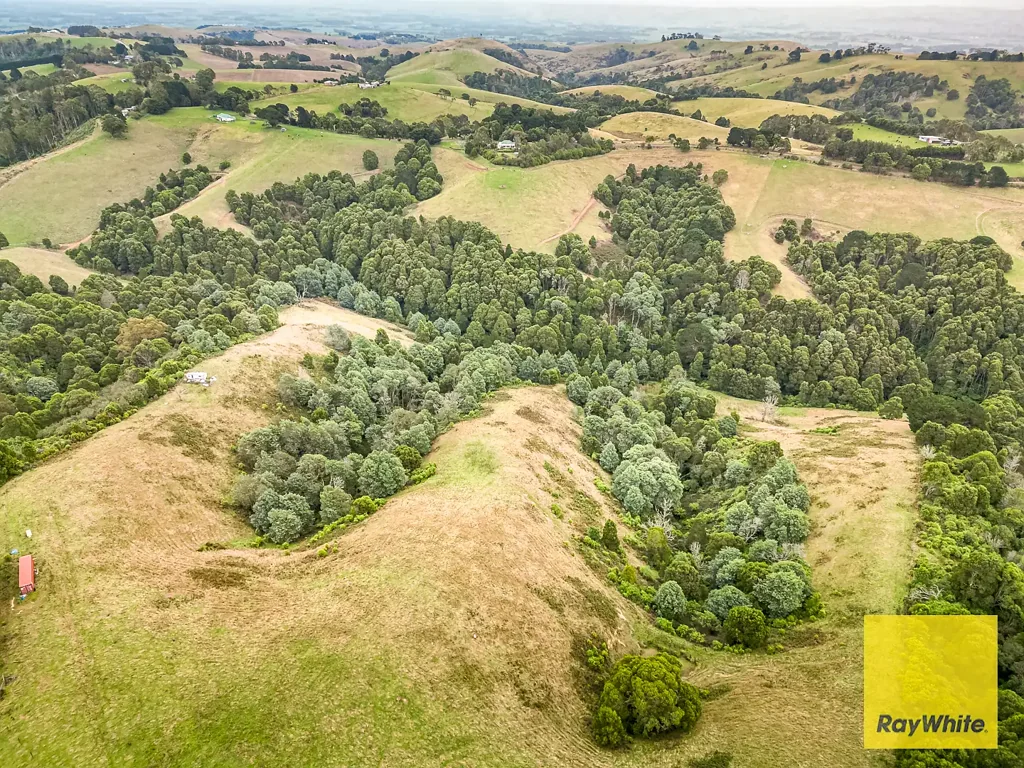 Dollar A magnificent, vacant parcel of land of approximately 58ha with sweeping views of the areas.