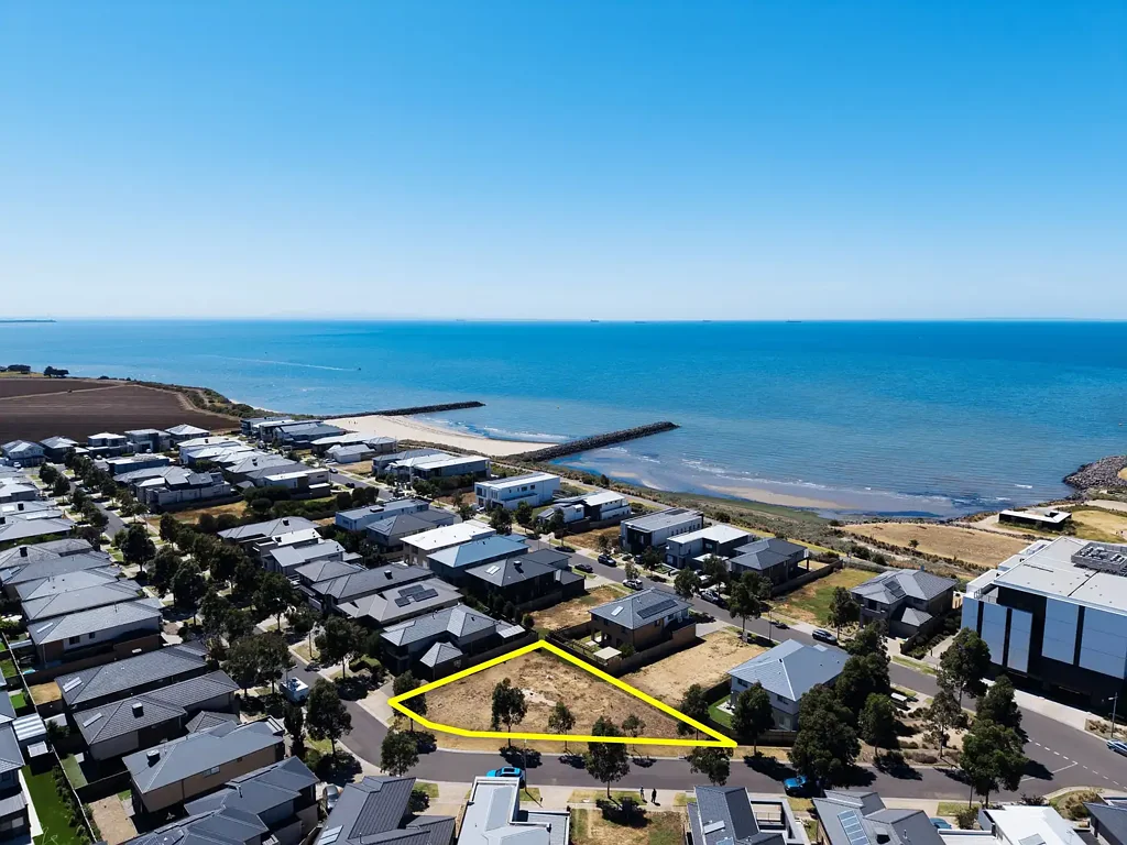 Werribee South 稀世海滨宝藏747㎡ 空间无限可能 存船房车两全其美 拥有所有权 实现梦想之家 让这里成为您的！ Massive blank canvas for your dream coastal home