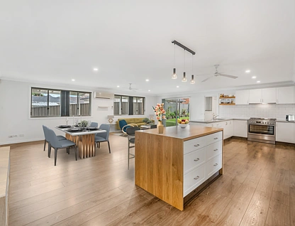8 Macken Close, Edensor Park, South Western Suburbs, 5 chambres, 2 salles de bain, House