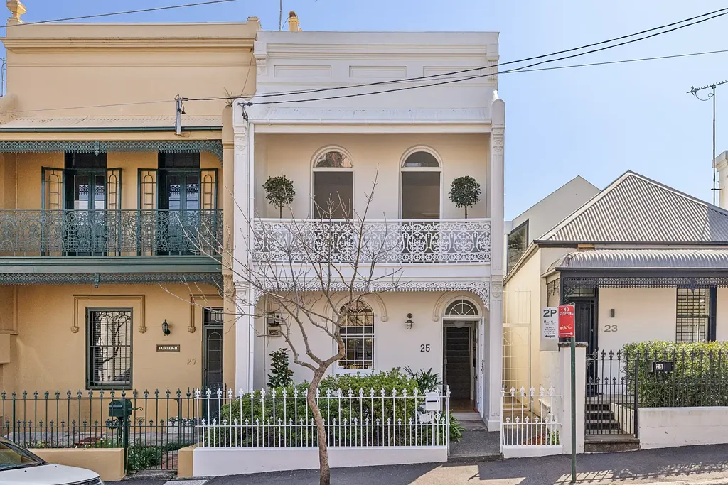 Newtown 4બેડરૂમ Tastefully updated Victorian terrace with wide 6m frontage