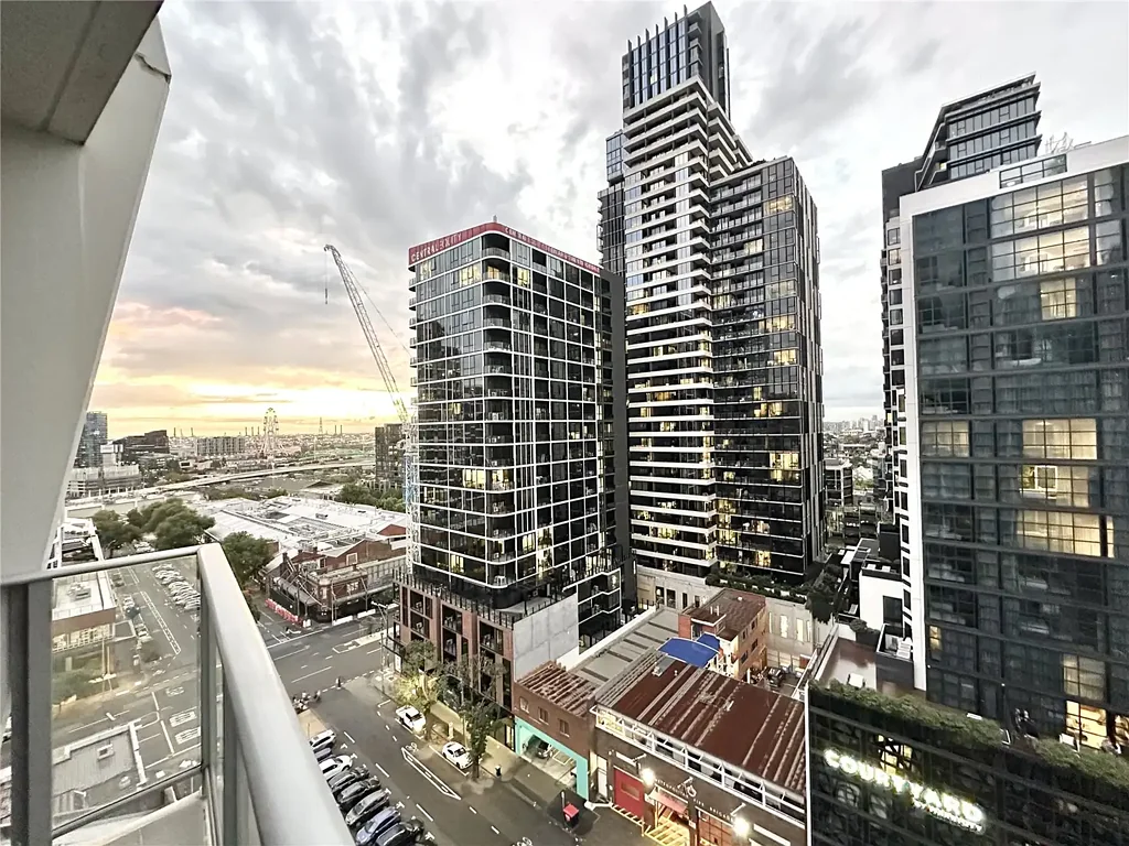UNFURNISHED ONE BEDROOM PLUS SEPERATED STUDY ROOM APARTMENT IN FLAGSTAFF PLACE - WEST MELBOURNE