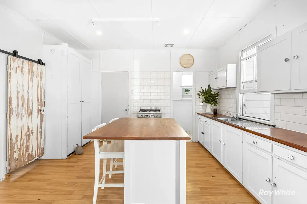 Cooee Bay 2બેડરૂમ Endless Potential on a Prime 615m² Corner Block