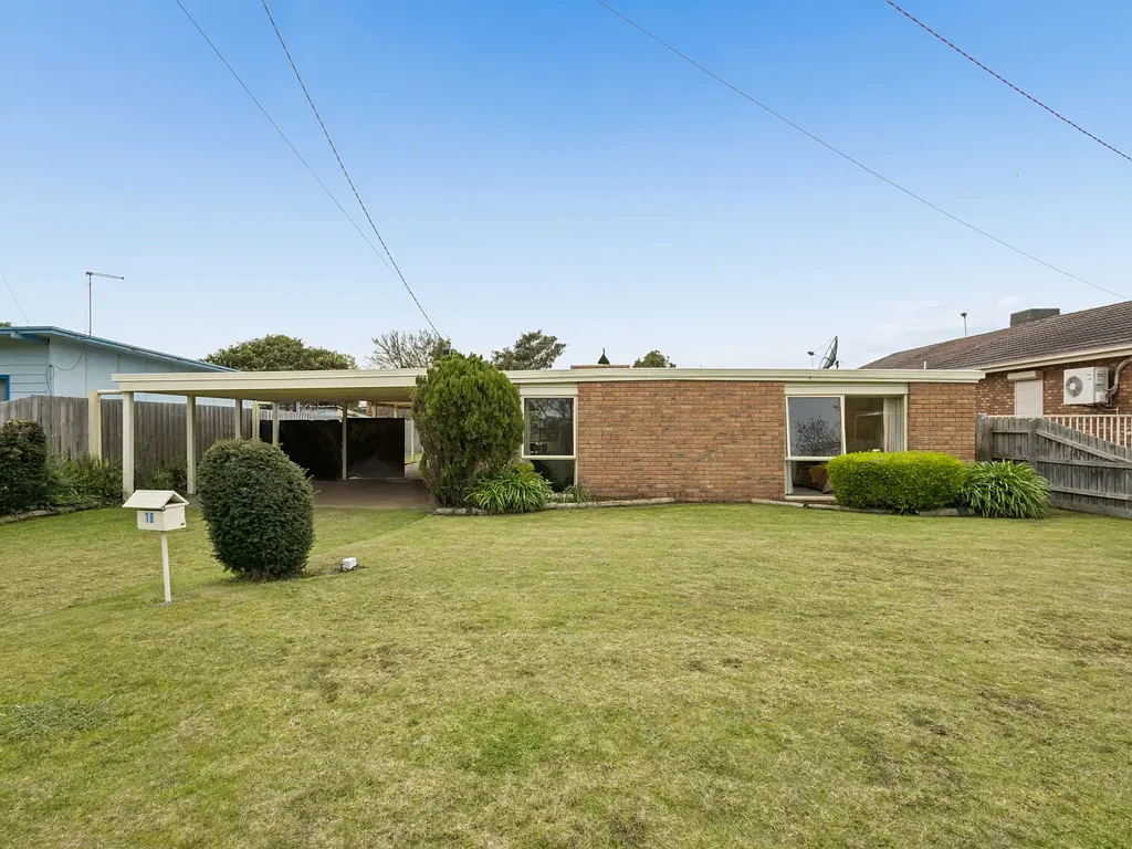 Rye 3房 中世纪魅力，宁静海岸环境 Mid-Century Charm in a Peaceful Coastal Setting