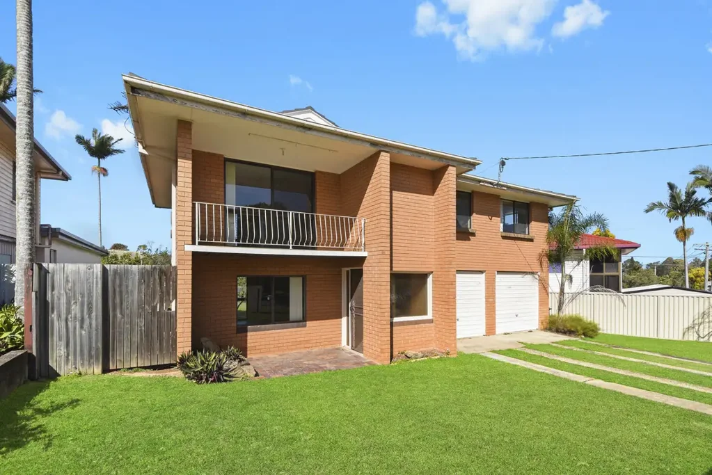LARGE FAMILY HOME